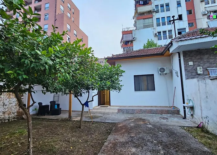 Garden Lemon Tree Villa Tirana