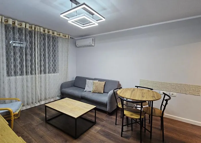 Garden Lemon Tree * 地拉那